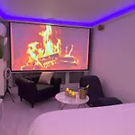 Loveroom De Luxe Avec Jacuzzi Sauna Vapeur Ecran 300 Cm