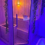 Loveroom De Luxe Avec Jacuzzi Sauna Vapeur Ecran 300 Cm