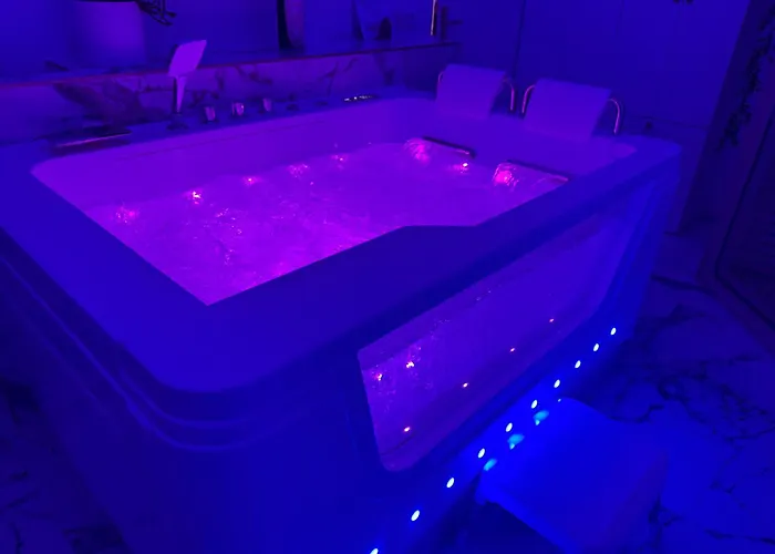 Loveroom De Luxe Avec Jacuzzi Sauna Vapeur Ecran 300 Cm